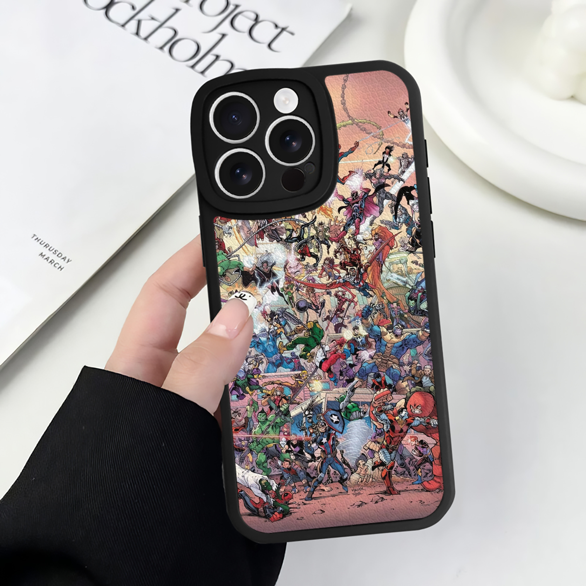 （画像用） Spider Man スパイダーマン 【iPhone 16シリーズ対応】シリコンスマホケース（レザー調） 材質：シリコン